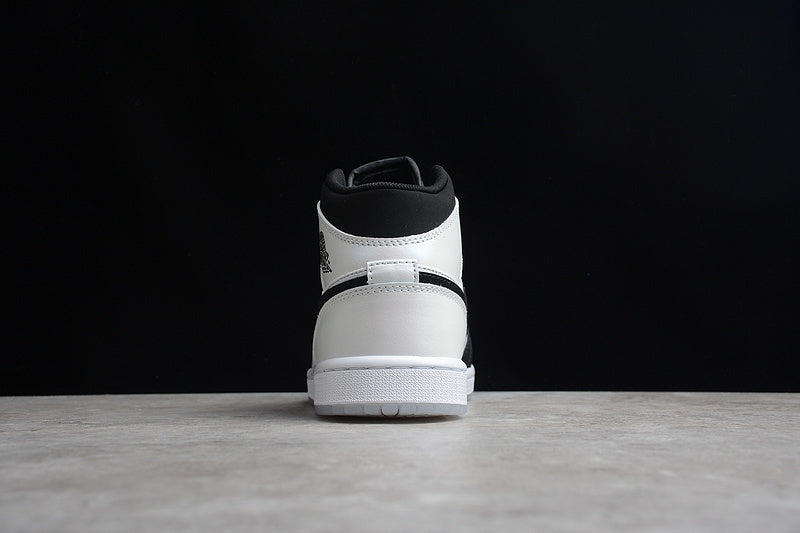 AJ1 Mid