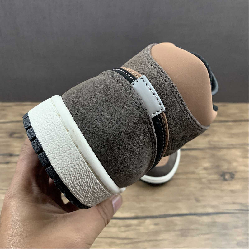AJ1 Mid