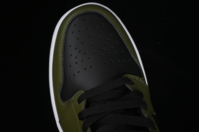 AJ1 Mid