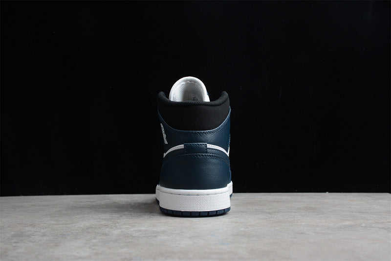 AJ1 Mid