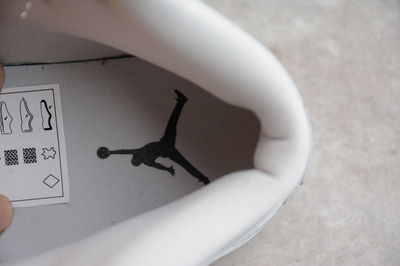 AJ1 Mid