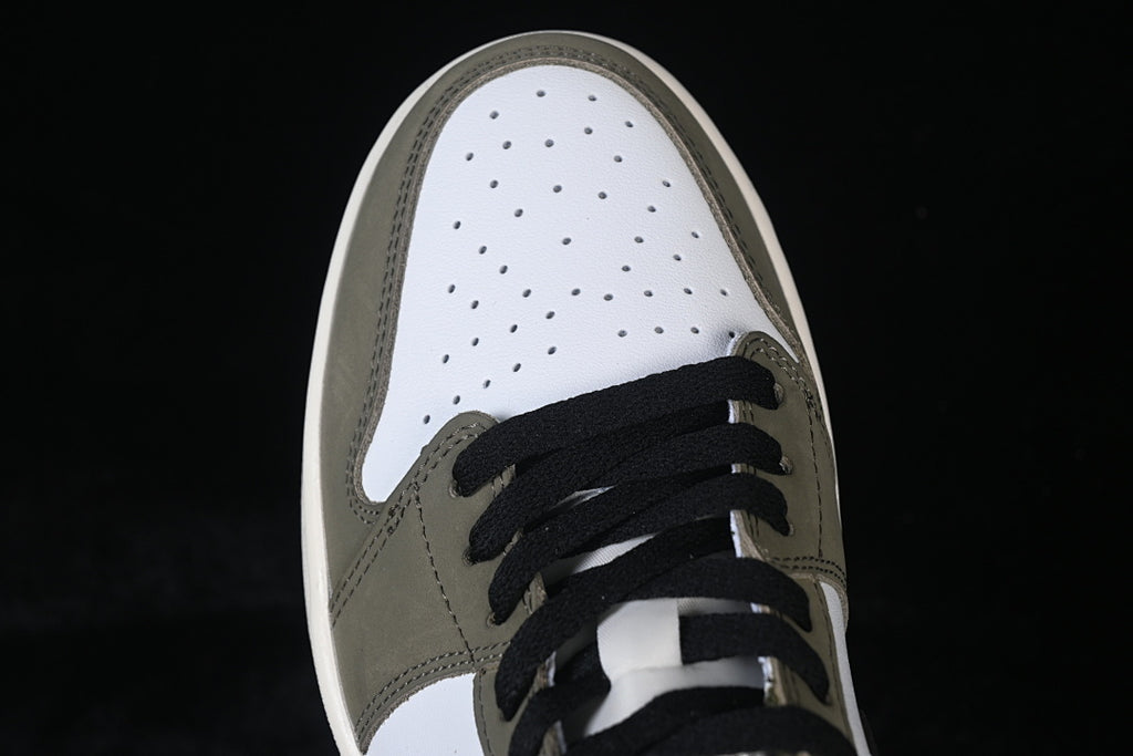 AJ1 Low