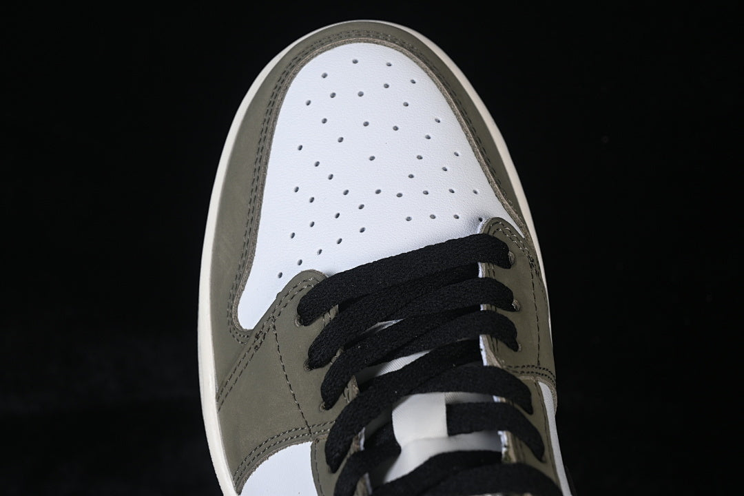 AJ1 Low