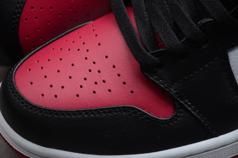 AJ1 Mid
