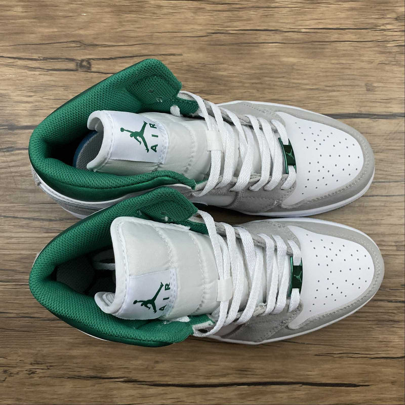 AJ1 Mid