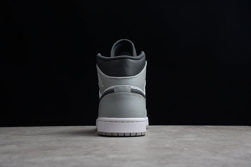 AJ1 Mid