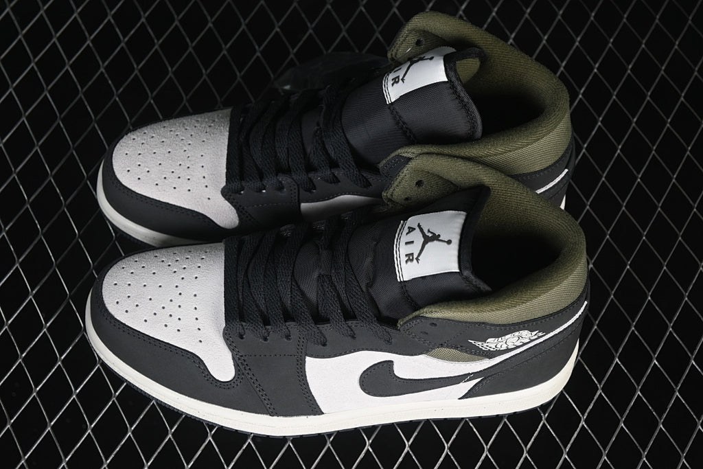 AJ1 Mid