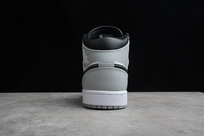 AJ1 Mid