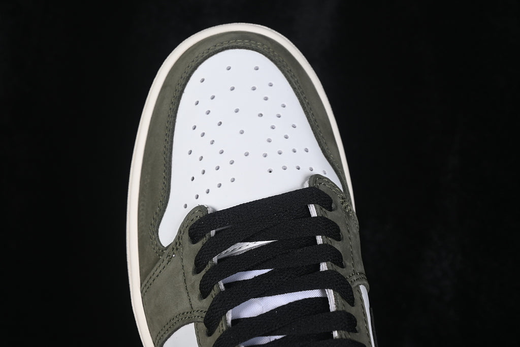 AJ1 Low