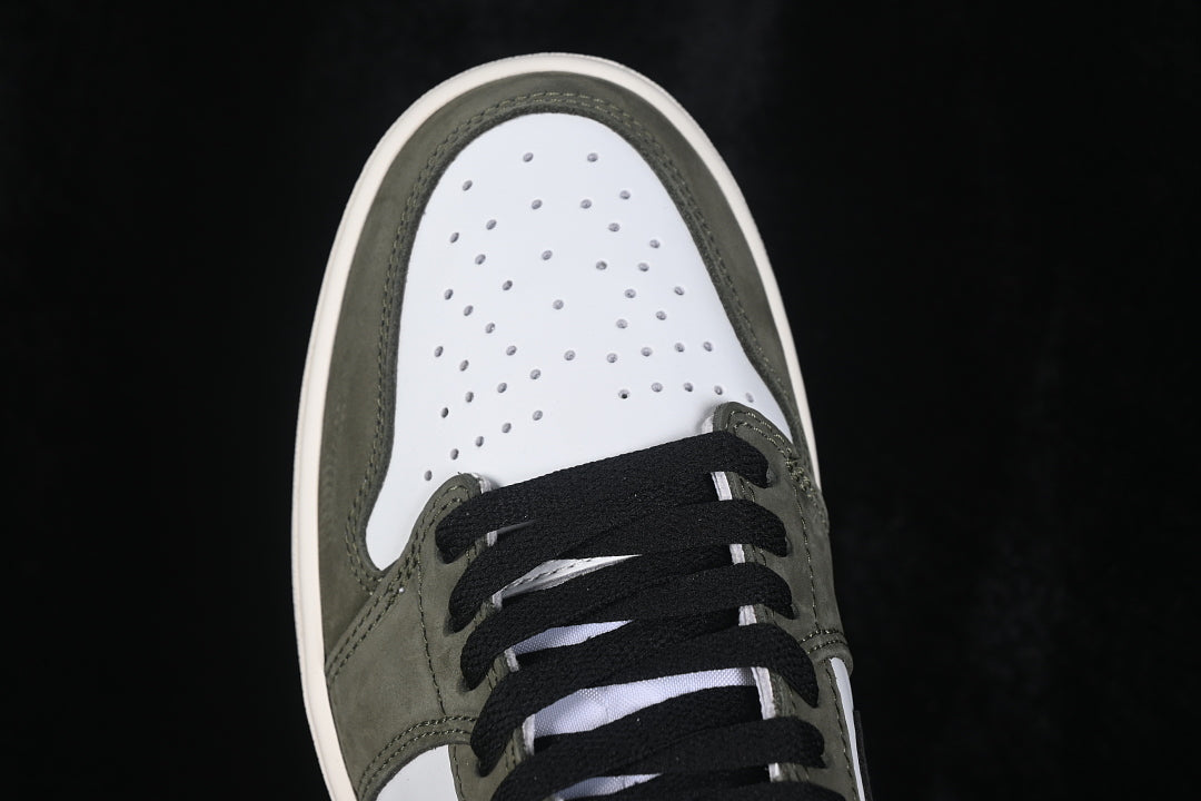 AJ1 Low
