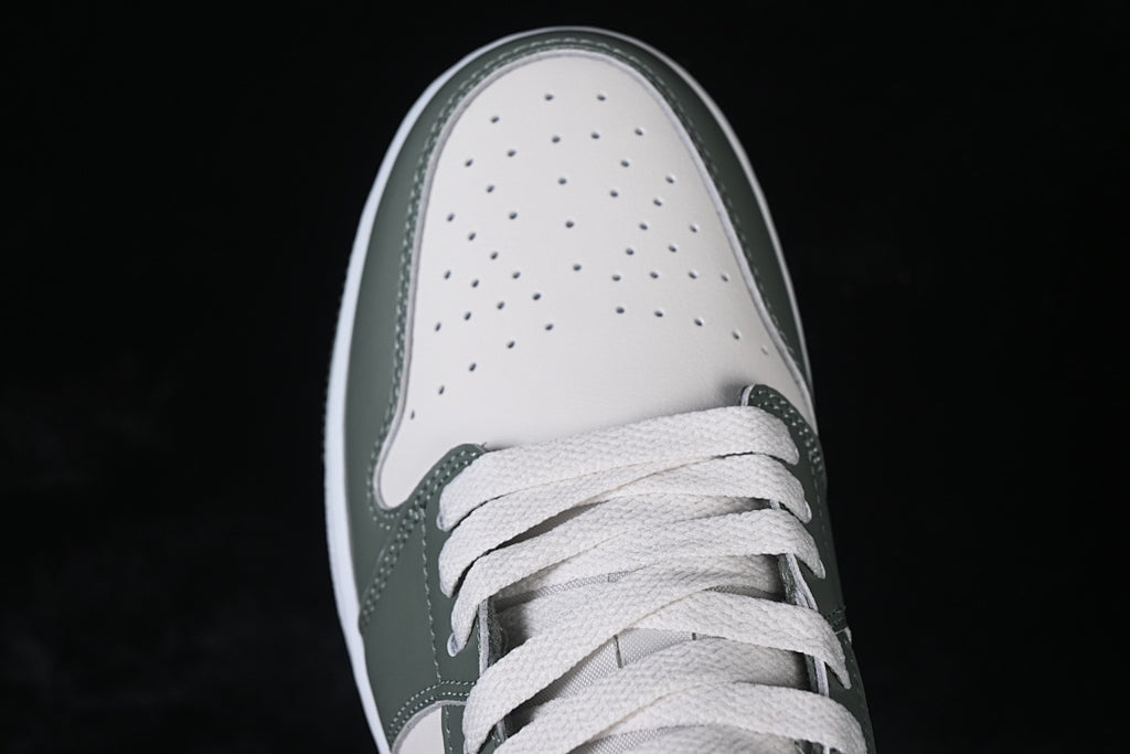 AJ1 Low