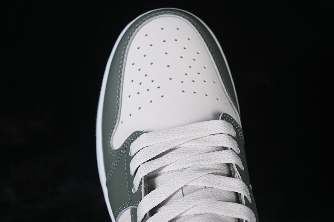 AJ1 Low