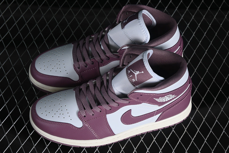 AJ1 Mid