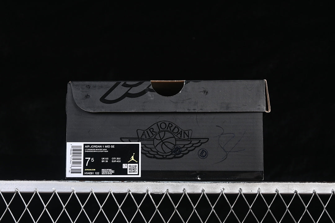 AJ1 Mid