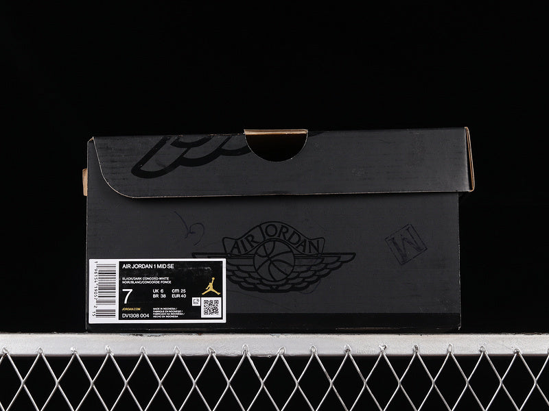 AJ1 Mid