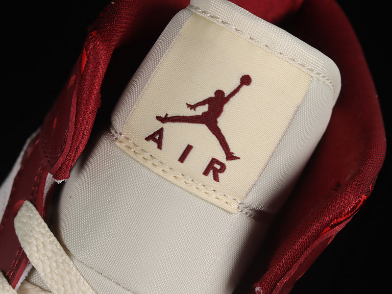 AJ1 Mid