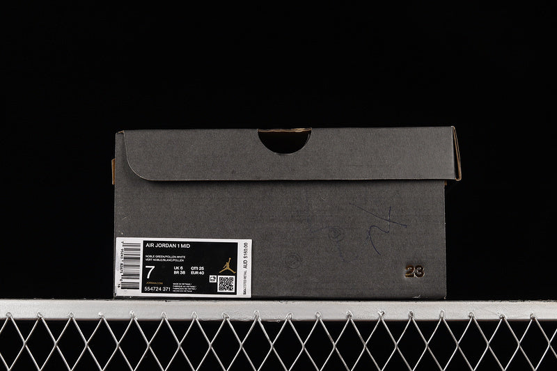 AJ1 Mid