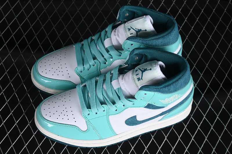 AJ1 Mid