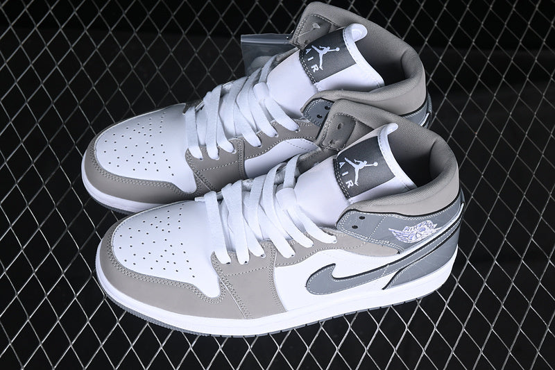 AJ1 Mid