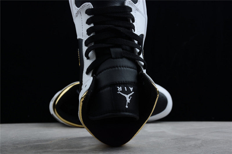 AJ1 Mid