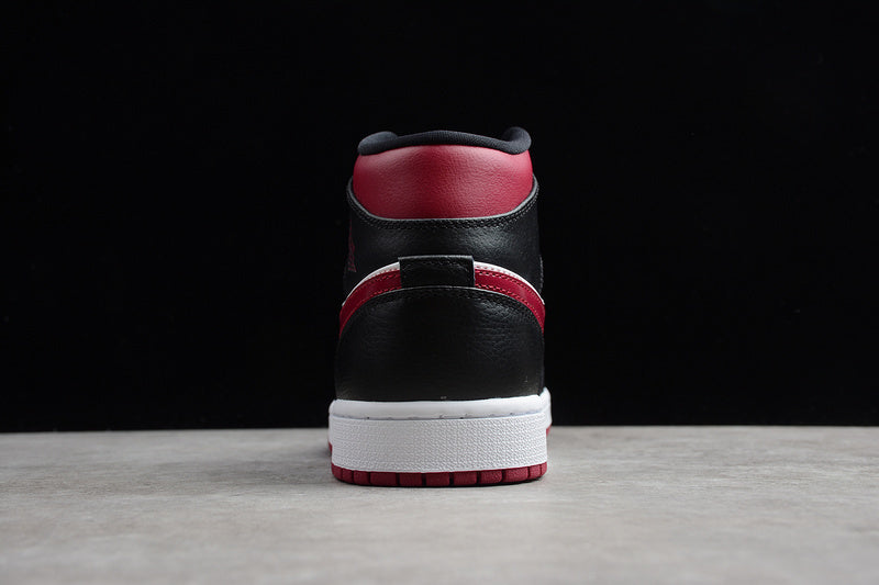 AJ1 Mid