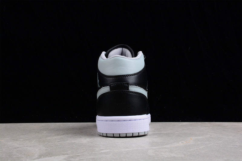 AJ1 Mid