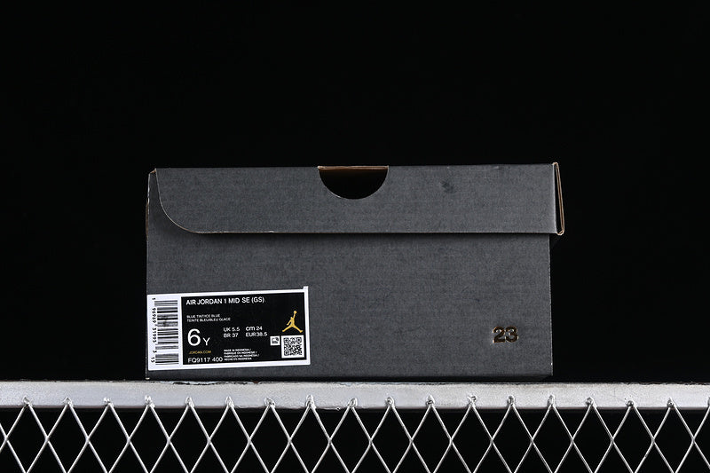 AJ1 Mid