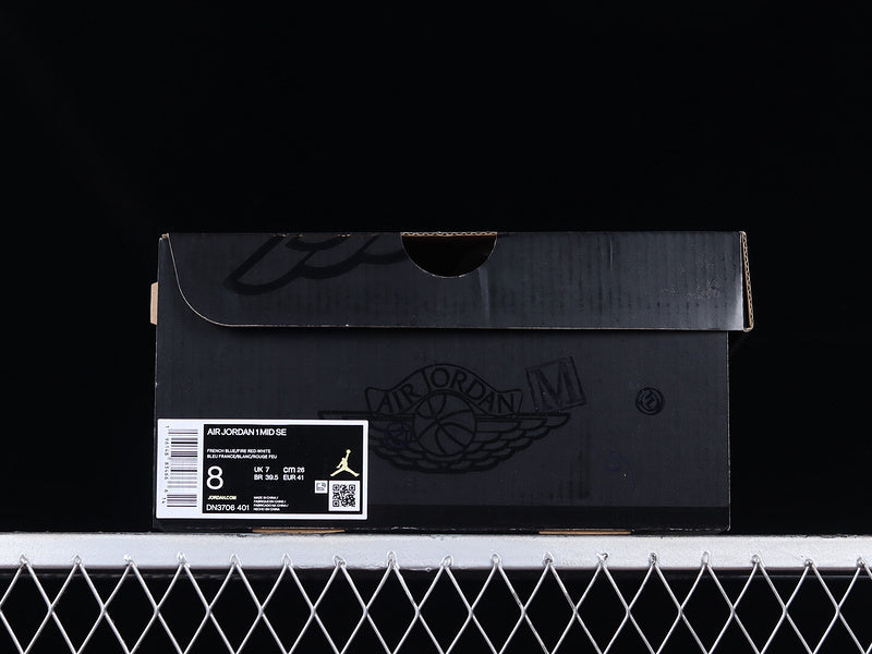 AJ1 Mid