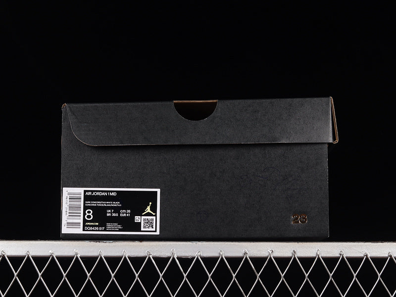 AJ1 Mid