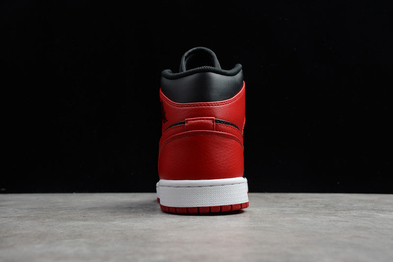 AJ1 Mid