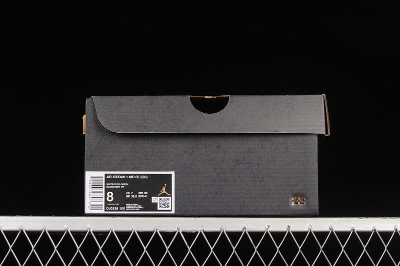 AJ1 Mid