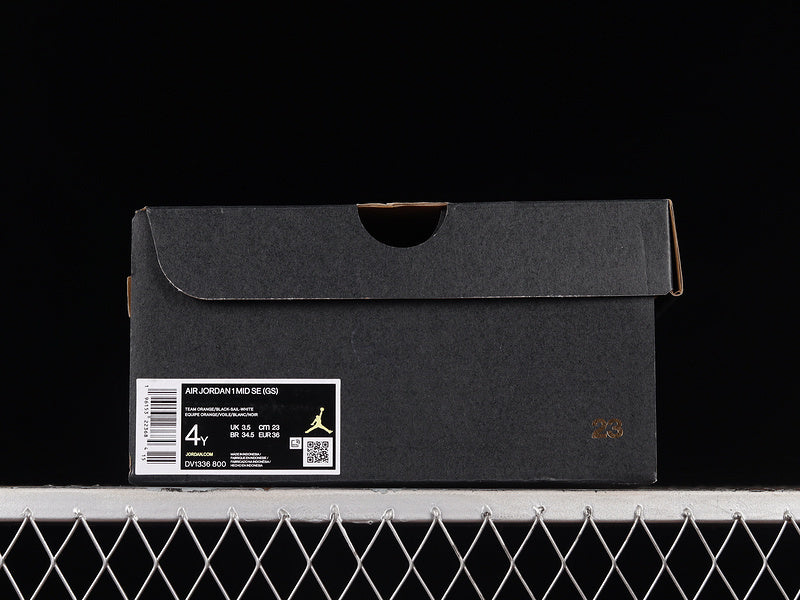 AJ1 Mid