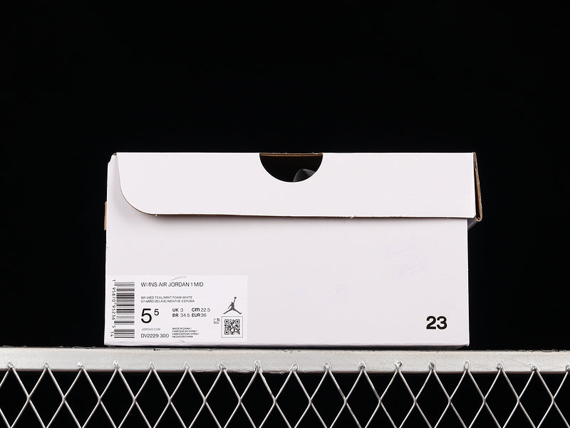 AJ1 Mid