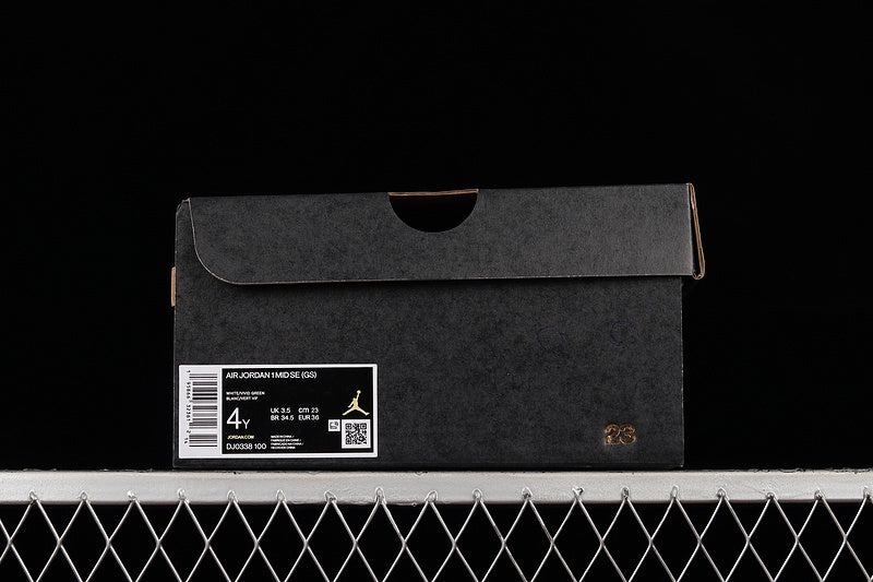 AJ1 Mid
