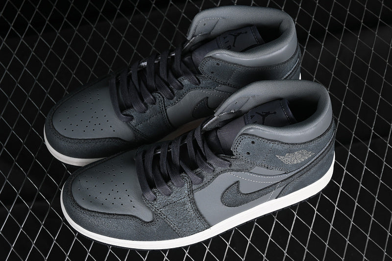 AJ1 Mid