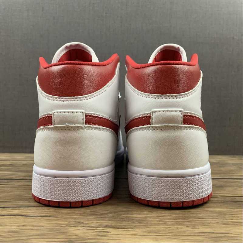 AJ1 Mid