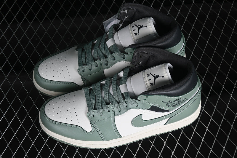 AJ1 Mid