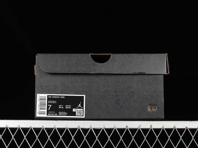 AJ1 Mid