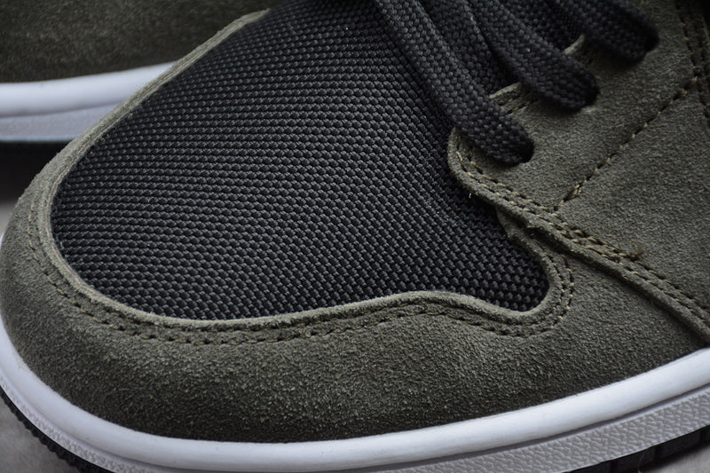 AJ1 Mid