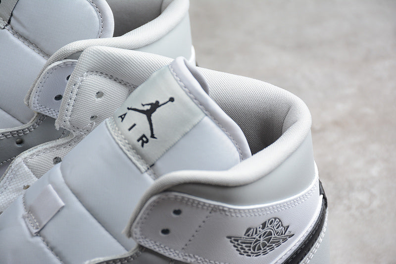AJ1 Mid