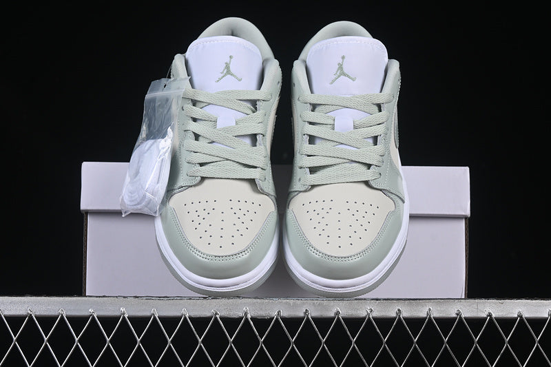 AJ1 Low