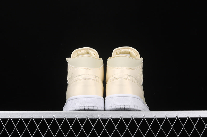 AJ1 Mid