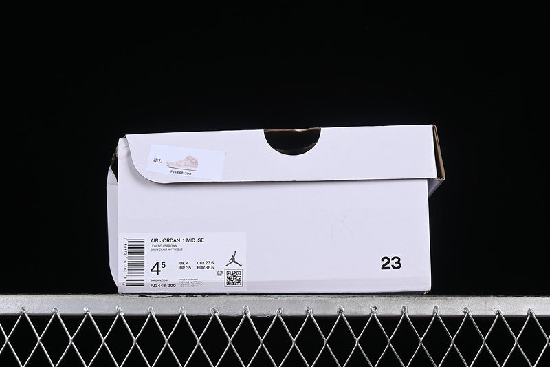 AJ1 Mid