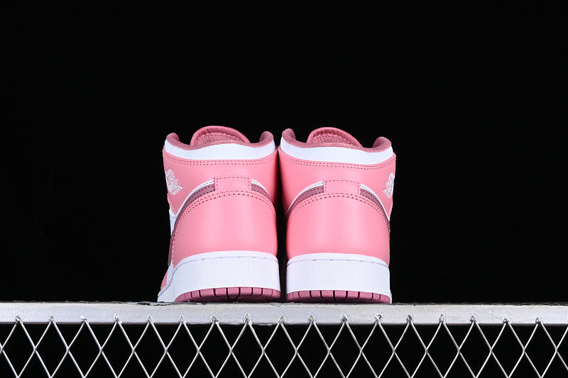AJ1 Mid