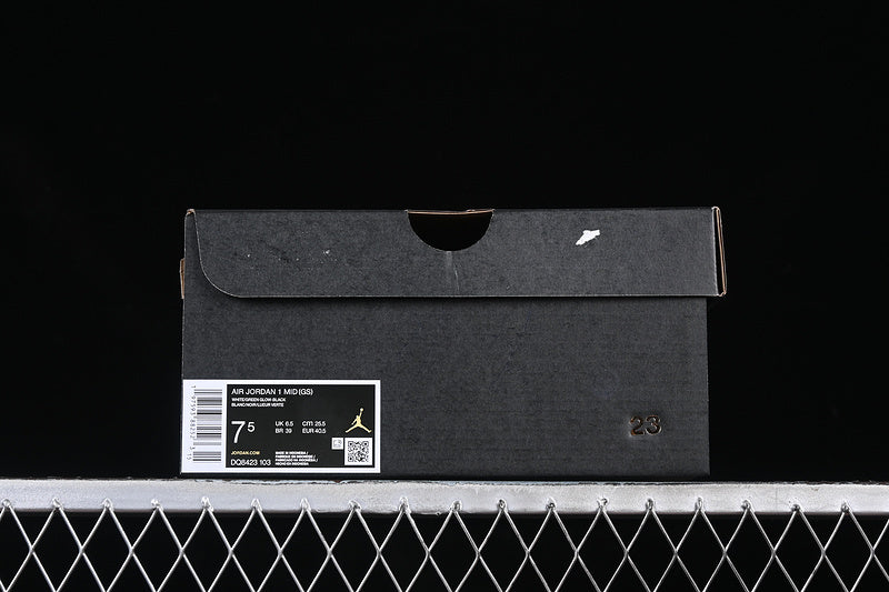 AJ1 Mid