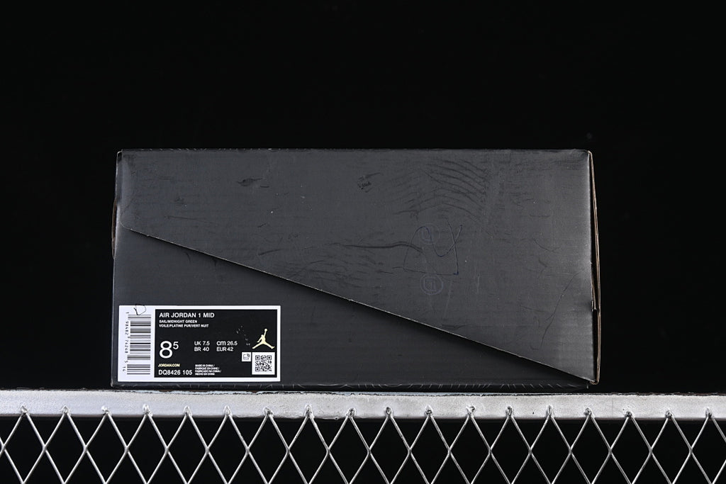 AJ1 Mid