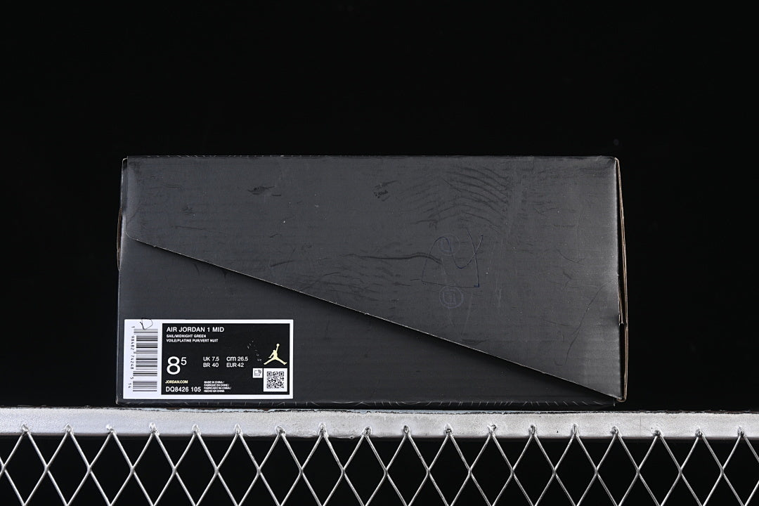 AJ1 Mid