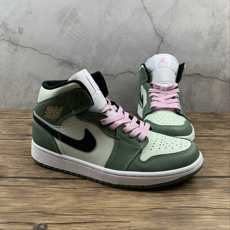 AJ1 Mid