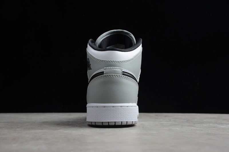 AJ1 Mid