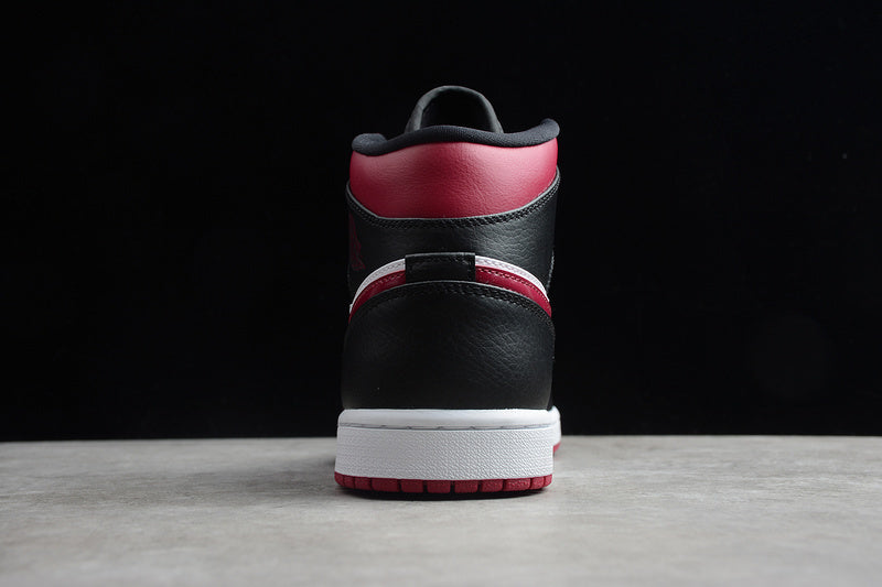 AJ1 Mid